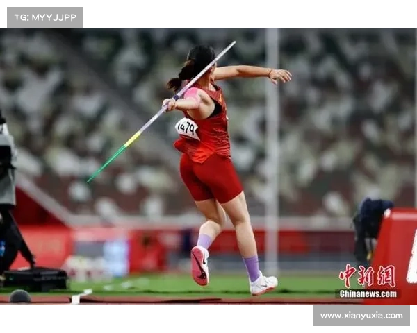 标枪比赛事件—在阳光灿烂的体育场上标枪比赛如火如荼进行运动员们全力以赴投出完美一掷 标枪比赛事件—在阳光灿烂的体育场上标枪比赛如火如荼进行运动员们全力以赴投出完美一掷